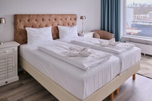 Apartment, 1 Queen Bed, Non Smoking, Balcony | 1 bedroom, desk, blackout curtains, soundproofing