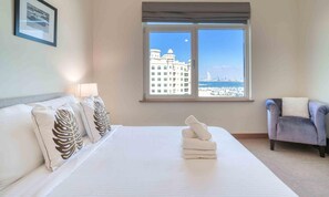 Apartment, Smoking | 3 bedrooms - Chic Beachside 3BR Living at the Palm (Dubai)