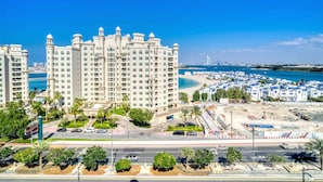 House, Smoking - Chic Beachside 3BR Living at the Palm (Dubai)
