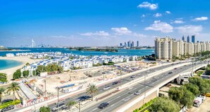 Room - Chic Beachside 3BR Living at the Palm (Dubai)