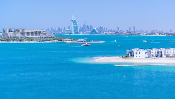 House, Smoking - Chic Beachside 3BR Living at the Palm (Dubai)