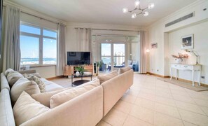 Apartment, Smoking | 3 bedrooms - Chic Beachside 3BR Living at the Palm (Dubai)