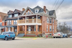 Interior - Lovely Pittsburgh Apartment ~ 5 Mi to Downtown! (Pittsburgh)