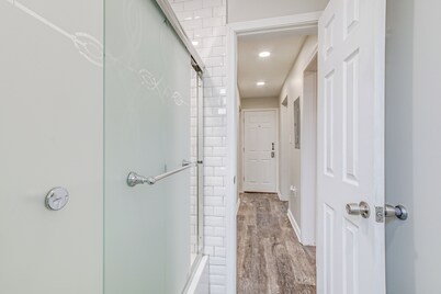 Lovely Pittsburgh Apartment ~ 5 Mi to Downtown!