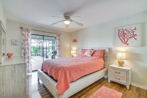 4 bedrooms, laptop workspace, iron/ironing board, free cots/infant beds - Cape Coral Waterfront Home w/ Pool & Boat Dock! (Cape Coral)