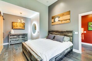 Apartment (3 Bedrooms) | 3 bedrooms, iron/ironing board, bed sheets - Stylish Omaha Home w/ Balcony - 2 Mi to Downtown! (Omaha)