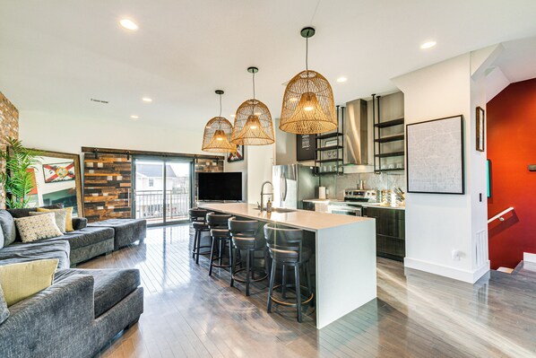 Apartment (3 Bedrooms) | Front of property