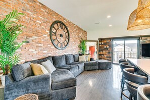 Living area - Stylish Omaha Home w/ Balcony - 2 Mi to Downtown! (Omaha)