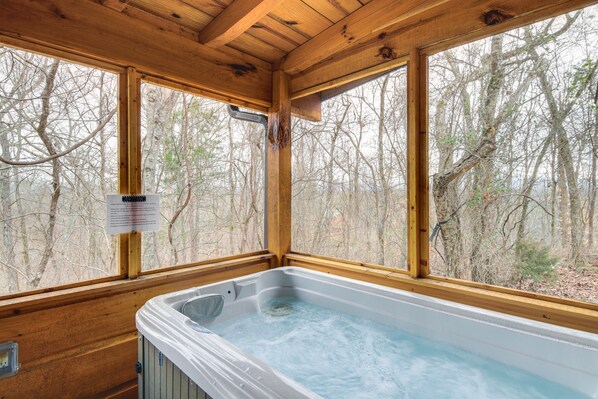 Interior - Sevierville Log Cabin w/ Hot Tub Near Dollywood! (Sevierville)