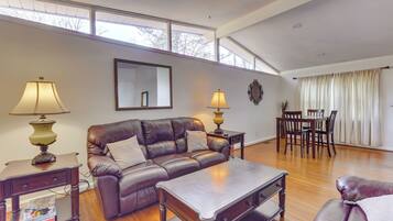 Cottage (2 Bedrooms) | Interior