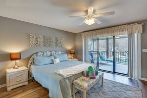 Apartment (2 Bedrooms) | Interior - Lakefront Osage Beach Abode w/ Grill & Pool Access (Osage Beach)