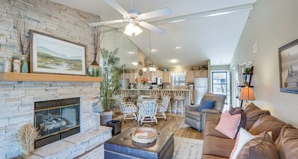 Lakefront Osage Beach Abode w/ Grill & Pool Access