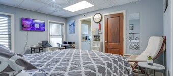 Cozy Kalamazoo Studio, 4 Mi to Downtown Area!