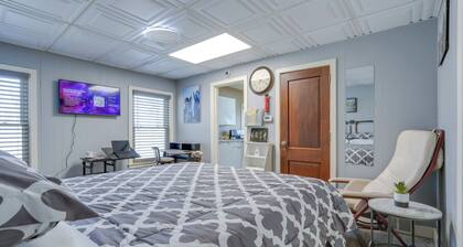 Cozy Kalamazoo Studio, 4 Mi to Downtown Area!