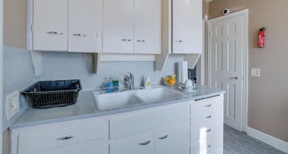 Kalamazoo Vacation Rental Near Golf & Parks!