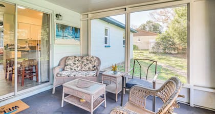 Spring Hill Home - 3 Mi to Weeki Wachee Springs!