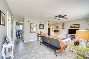 House (2 Bedrooms) | Interior - Spring Hill Home - 3 Mi to Weeki Wachee Springs! (Spring Hill)
