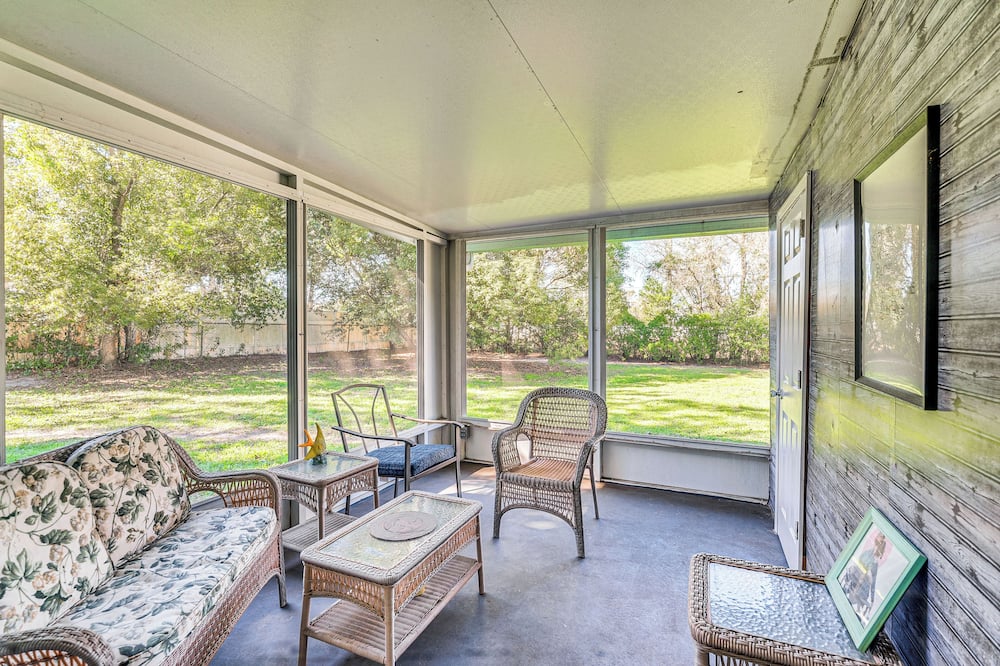 Spring Hill Home - 3 Mi to Weeki Wachee Springs! - Weeki Wachee, FL