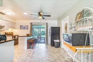 House (2 Bedrooms) | Interior - Spring Hill Home - 3 Mi to Weeki Wachee Springs! (Spring Hill)