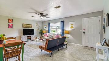 House (2 Bedrooms) | Interior