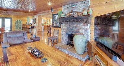 Spacious Cabin w/ Private Dock on White River!