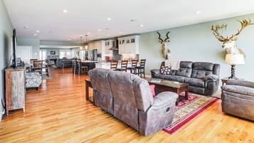 House (4 Bedrooms) | Front of property