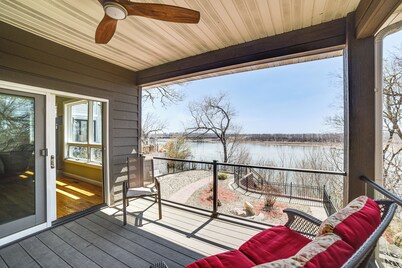 Yankton Vacation Home w/ Hot Tub & River Views