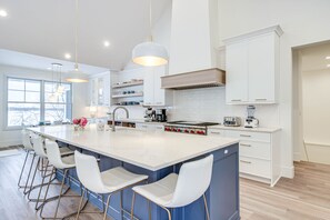 Casa (3 Bedrooms) | Cocina privada | Microondas, lavavajillas, cafetera y tetera y licuadora 
