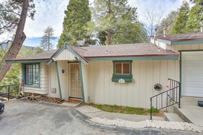 House (4 Bedrooms) | Interior - Crestline Home w/ Private Hot Tub: Steps to Lake! (Crestline)