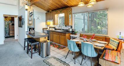 Enchanted Woodland Cabin Near Yosemite w/ Fire Pit