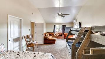 4 bedrooms, laptop workspace, iron/ironing board, bed sheets