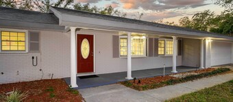 Pool & Game Room: Spacious Brandon Home