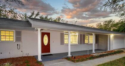 Pool & Game Room: Spacious Brandon Home