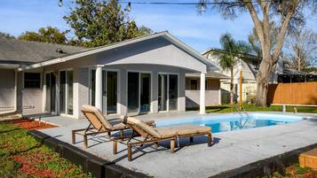 House (4 Bedrooms) | Front of property