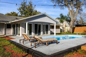 House (4 Bedrooms) | Front of property