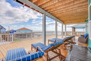 Terrace/patio - Luxe Freeport Home: Steps to the Sand! (Freeport)