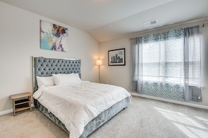 Appartement (3 Bedrooms) | 3 chambres, fer et planche à repasser, literie fournie