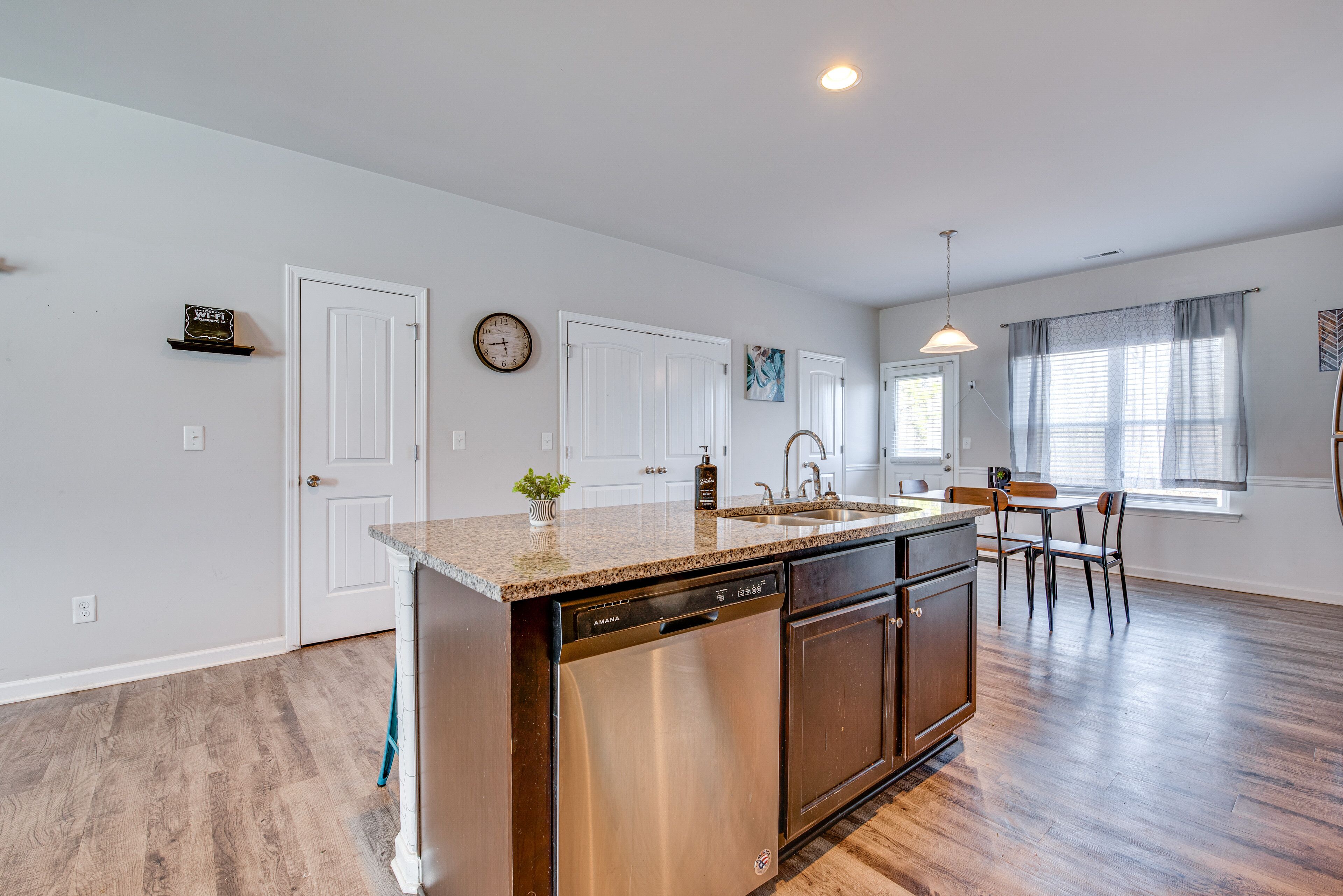 Apartment (3 Bedrooms) | Private kitchen | Microwave, oven, stovetop, dishwasher