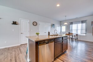 Lägenhet (3 Bedrooms) | Eget kök | Mikrovågsugn, ugn, spishäll och diskmaskin