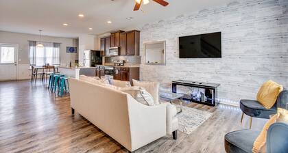 Union City Townhome: 17 Mi to Downtown Atlanta!