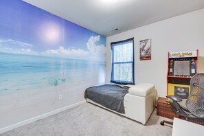 3 bedrooms, iron/ironing board, bed sheets - Union City Townhome: 17 Mi to Downtown Atlanta! (Union City)