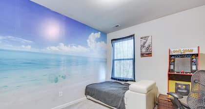 Union City Townhome: 17 Mi to Downtown Atlanta!