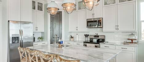 House (5 Bedrooms) | Interior