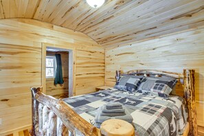 3 bedrooms, bed sheets - Pet-friendly Minnesota Abode Near Golfing & Hiking (Lengby)