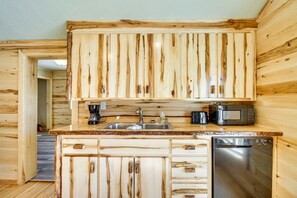 Cookware/dishes/utensils, paper towels - Pet-friendly Minnesota Abode Near Golfing & Hiking (Lengby)