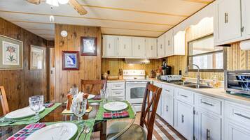 Microwave, oven, stovetop, cookware/dishes/utensils