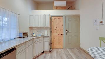 Apartment (0 Bedroom) | Interior