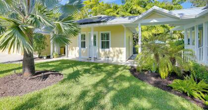 Riverfront Florida Studio w/ Pool & Hot Tub Access