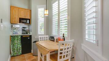 Apartment (0 Bedroom) | Interior