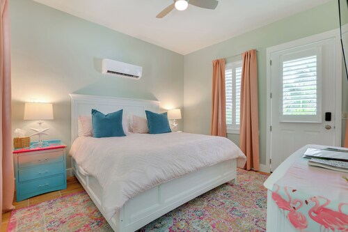 Riverfront Florida Studio w/ Pool & Hot Tub Access